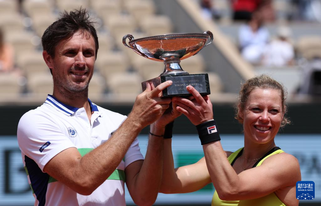 爱游戏官方-年终总决赛完胜法网,西西帕斯带队取胜