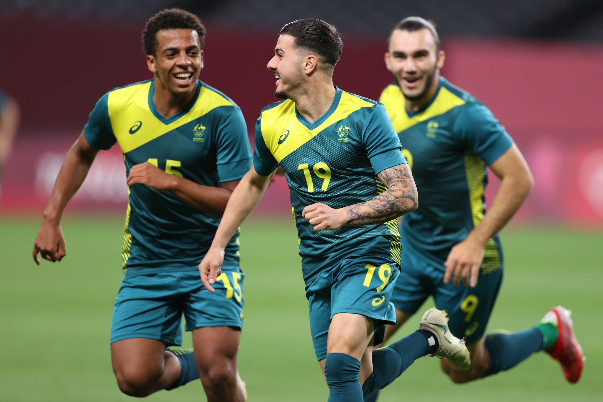 爱游戏娱乐-阿根廷鏖战韩国，孔德点燃赛场