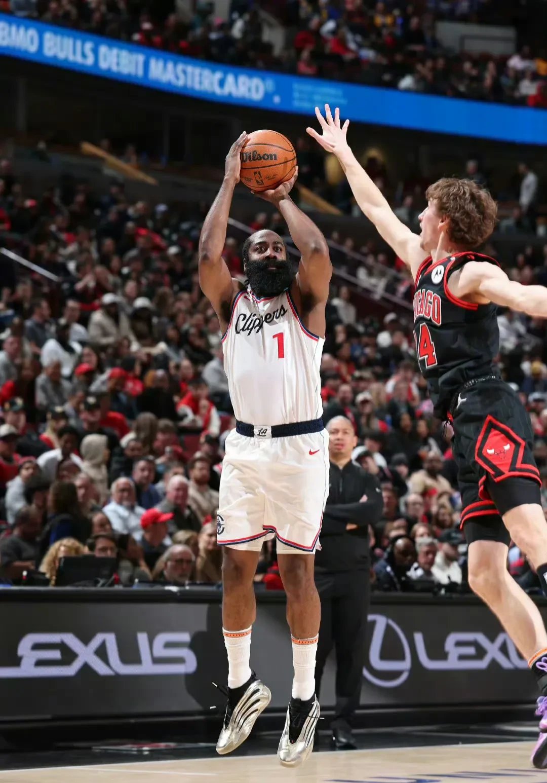 爱游戏在线-北京队力克马刺，哈登高光表现