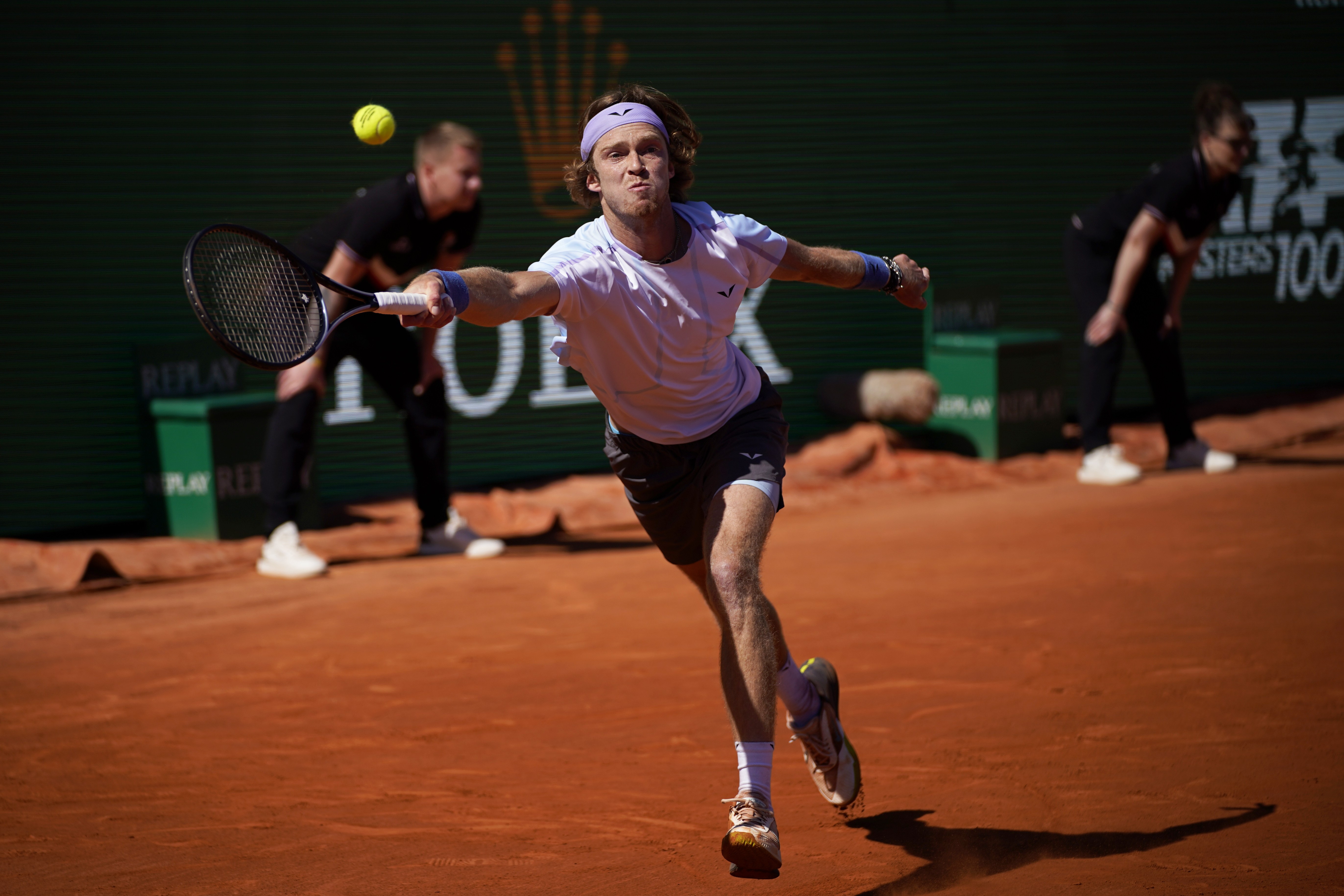 ayx世界杯2026-蒙特卡洛大师赛横扫法网，兹维列夫点燃赛场