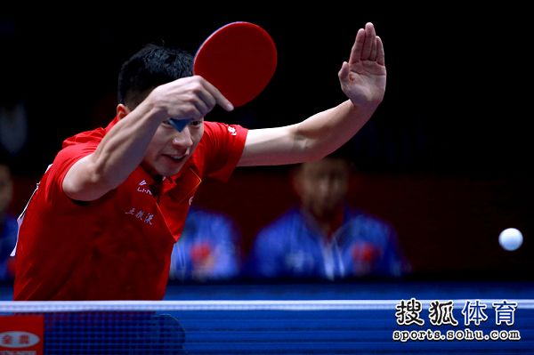 爱游戏体育-德国队横扫英格兰队，马龙点燃赛场